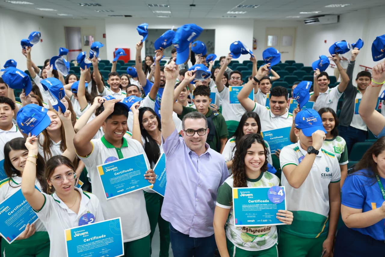 Seminário das Escolas Legislativas em Tauá reúne educadores, estudantes e vereadores