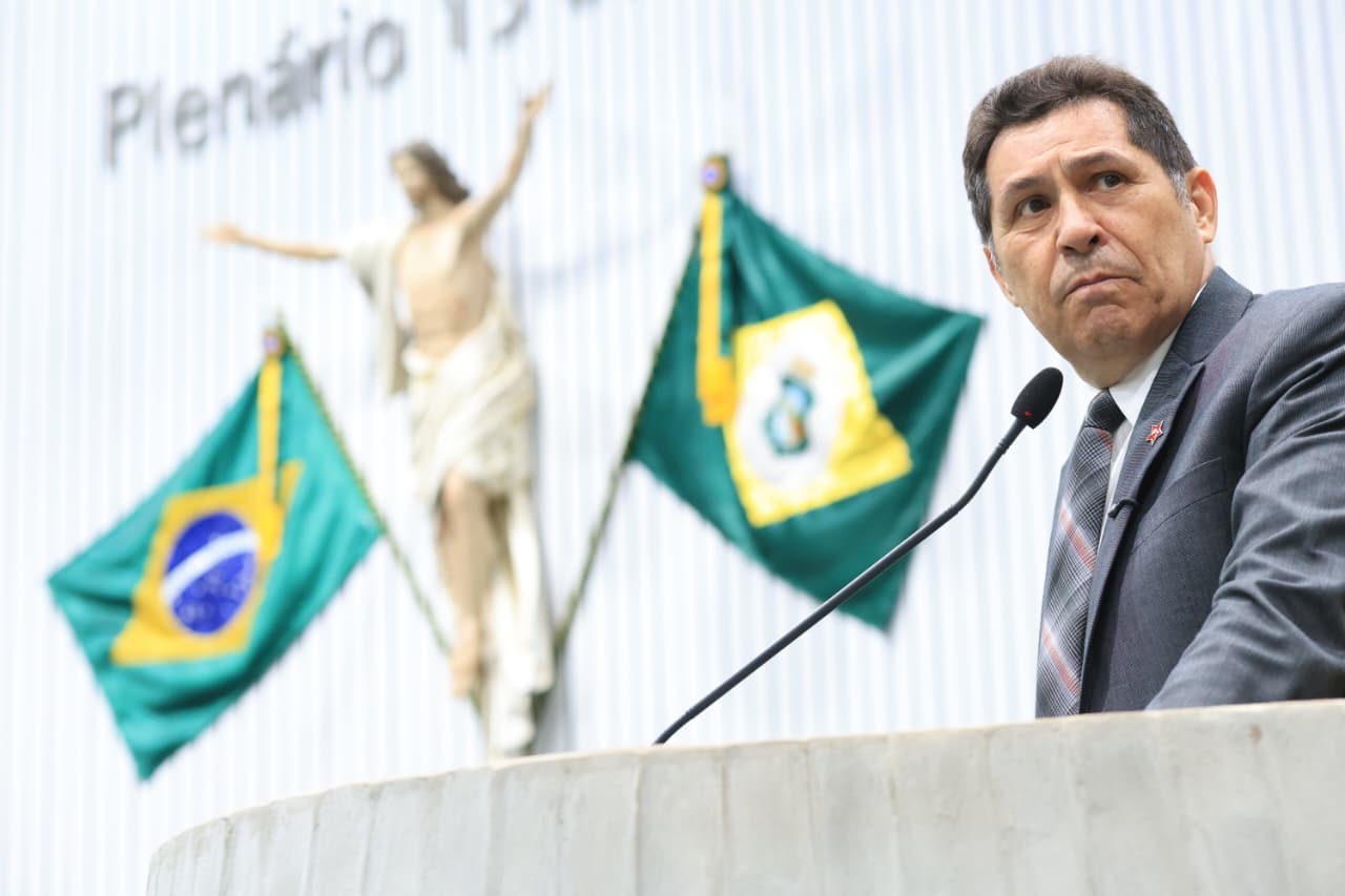 De Assis Diniz homenageia a militante Sônia Braga