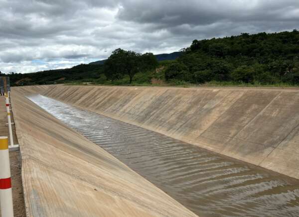 Mais 15 km do Cinturão das Águas são liberados no Ceará para receber água do Rio São Francisco