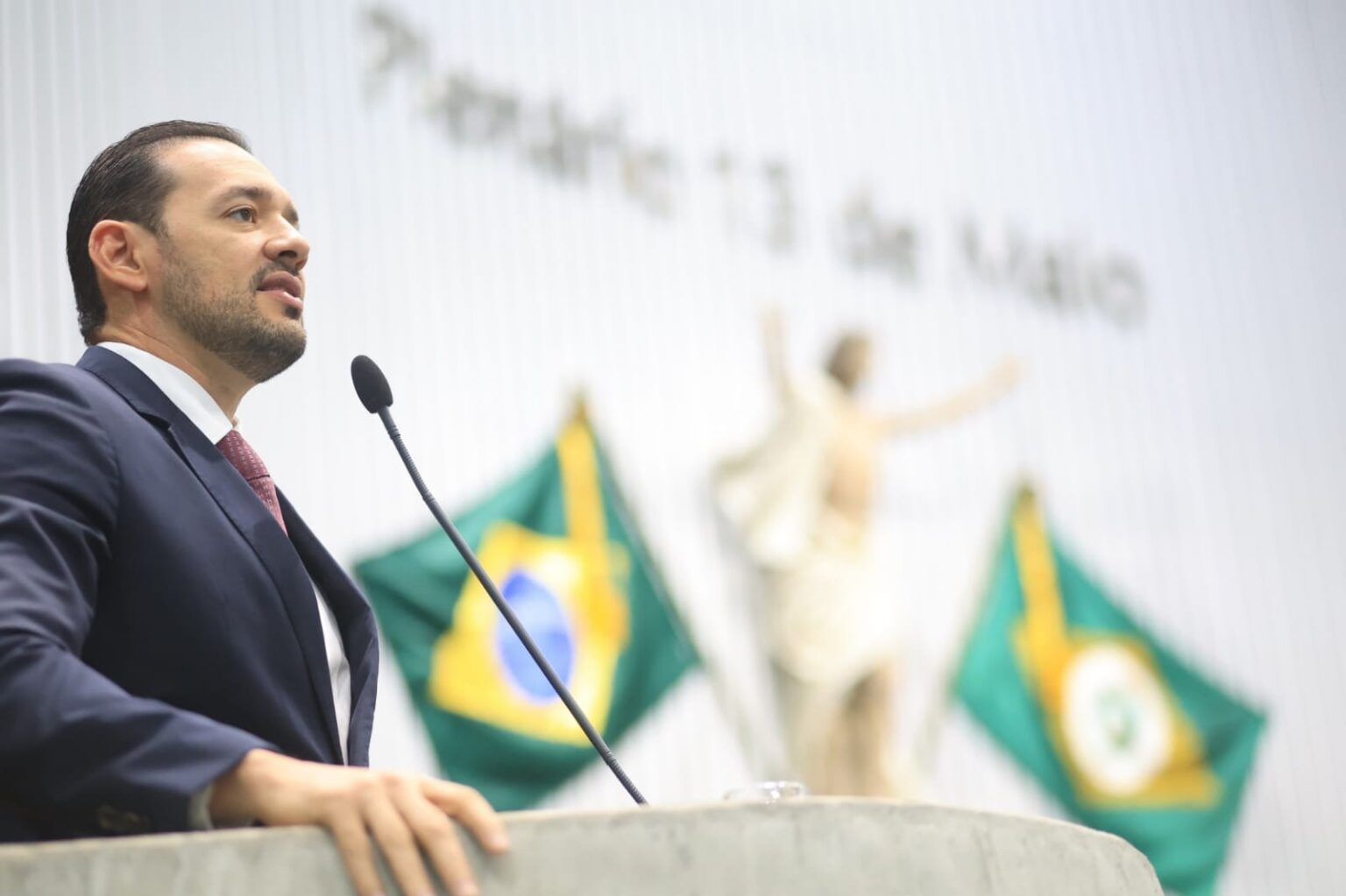 Danniel Oliveira comemora marco de 500 mil cirurgias eletivas realizadas no Ceará