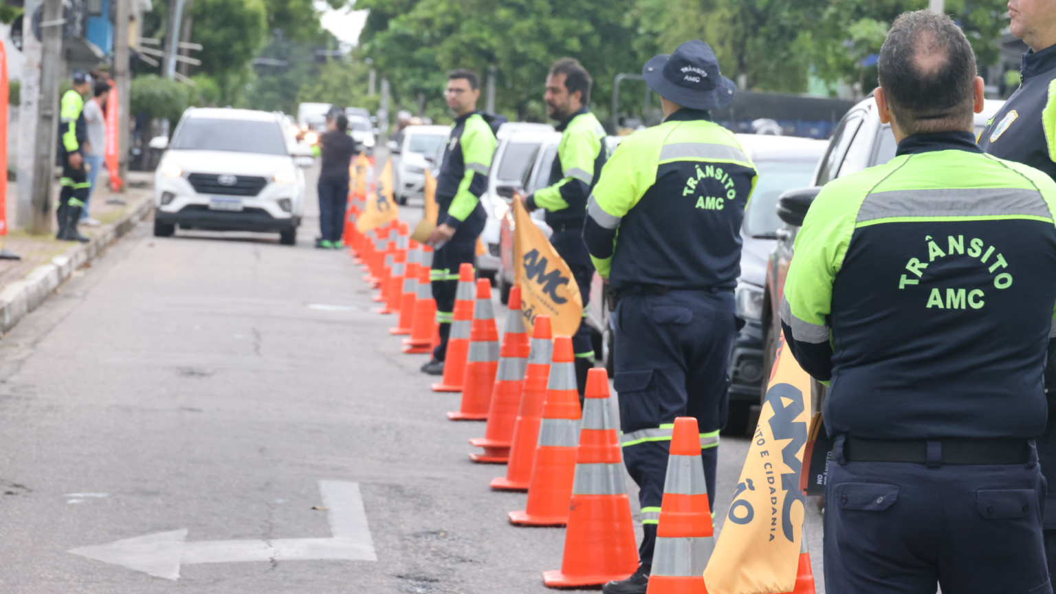 Maio Amarelo: Ação da AMC na Parangaba alerta condutores sobre riscos da alta velocidade