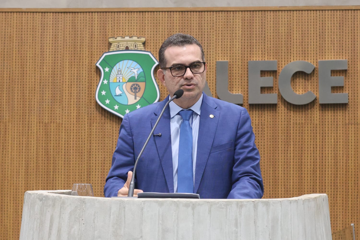 Simão Pedro exalta atuação do governador Elmano de Freitas na educação cearense