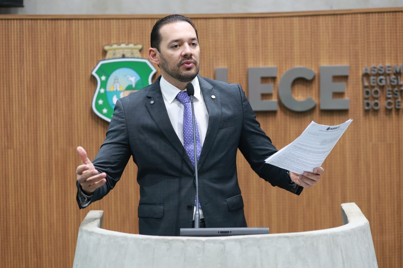 Danniel Oliveira apresenta projeto que estimula defesa pessoal feminina