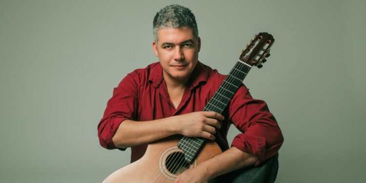 Violonista Julio Lemos se apresenta em Fortaleza no Theatro José de Alencar