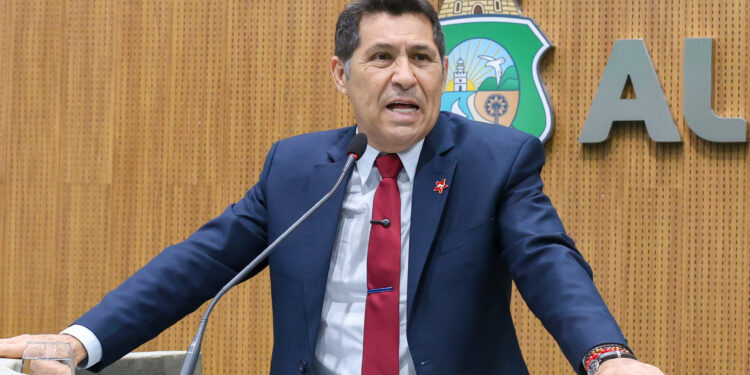 De Assis Diniz agradece votação e celebra renovação de mandato na Alece