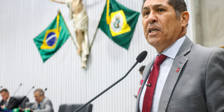 De Assis Diniz comemora aprovação de PEC que reduz jornada de trabalho no Brasil