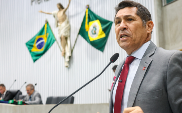 De Assis Diniz comemora aprovação de PEC que reduz jornada de trabalho no Brasil