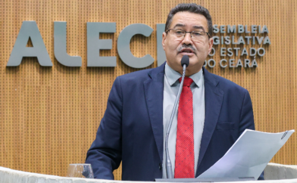 Moisés Braz destaca edital da Cagece para ampliar esgotamento sanitário de 104 municípios